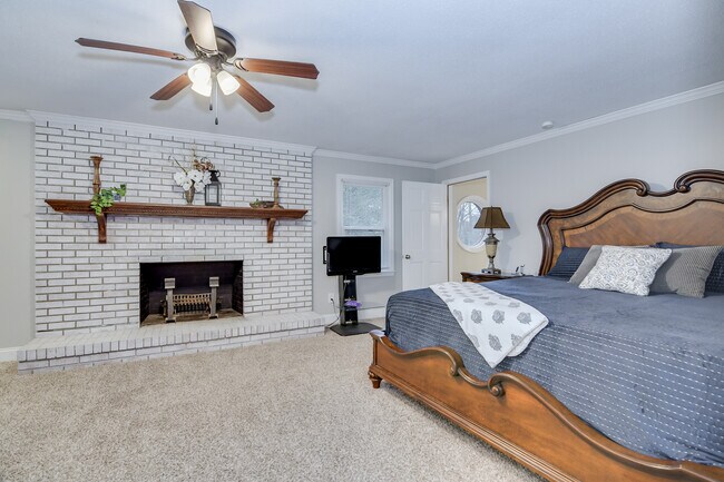 Building Photo - 2415 Apricot Ln