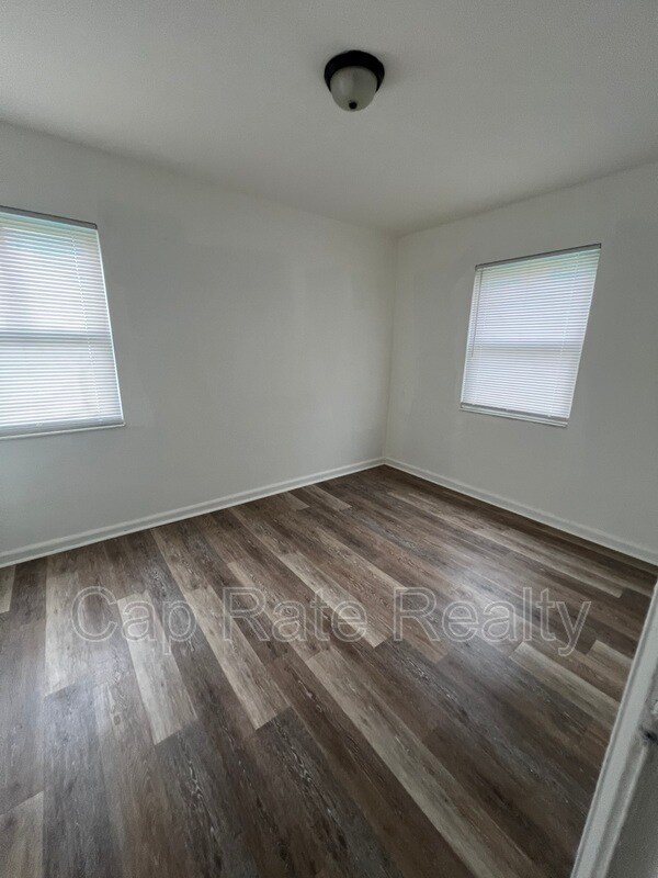 Building Photo - 94 N Hampton Rd