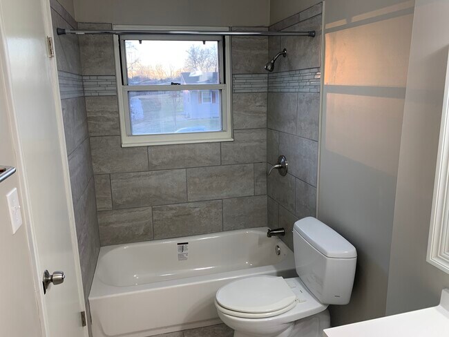 Building Photo - 9715 Donnelly Ave