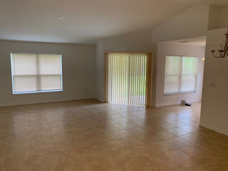 Building Photo - 36 Renshaw Dr