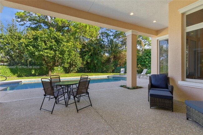 Building Photo - 12012 SE Laurel Ln