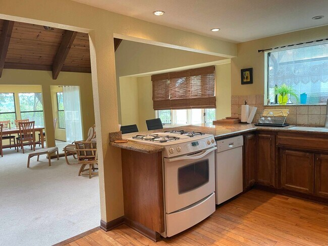 Building Photo - Short term 4-8 mo.  rental-Lake view 3 bedroom, 3 bath plus office in Lake Wildwood, Penn Valley, CA