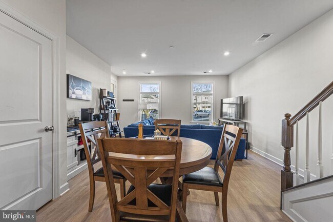 Building Photo - This beautiful 3 bed 2.5 bath 2-story condo provides a grand feeling with tall ceilings & over 16...