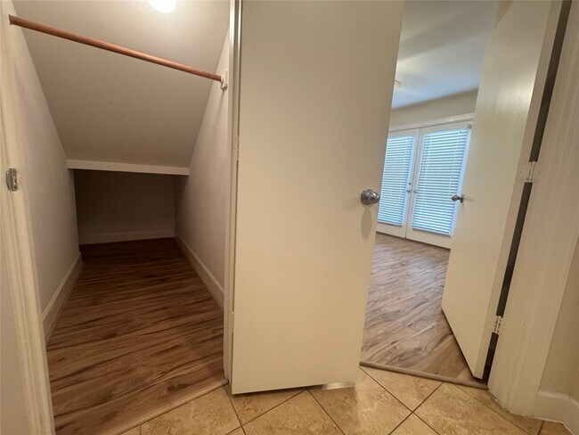 Building Photo - 3618 Main Plaza Dr