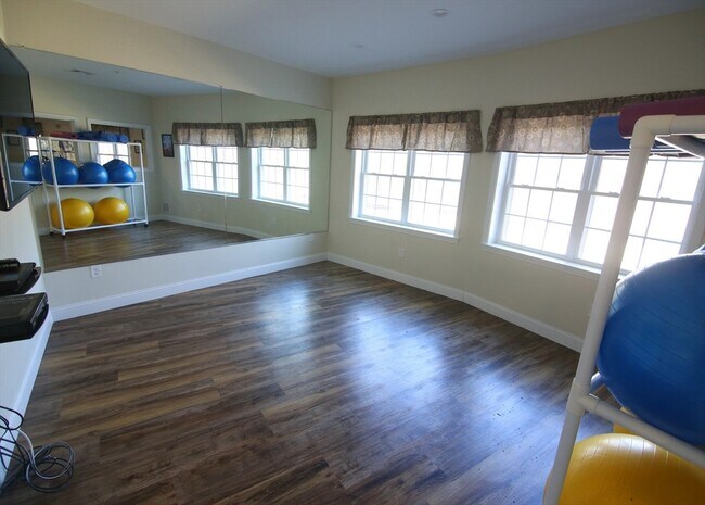 Building Photo - 2 Regency Village Way