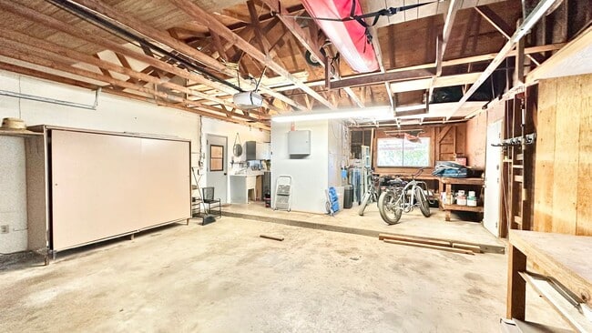 Building Photo - Awesome Single-Story Ranch-Style Home with...