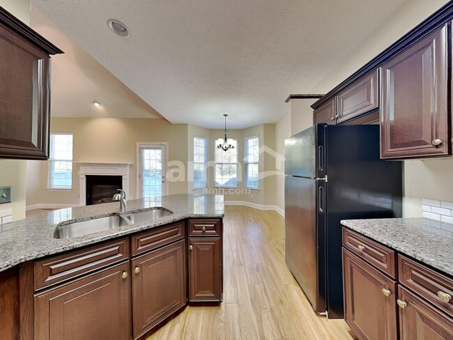 Building Photo - 824 Daybreak Dr