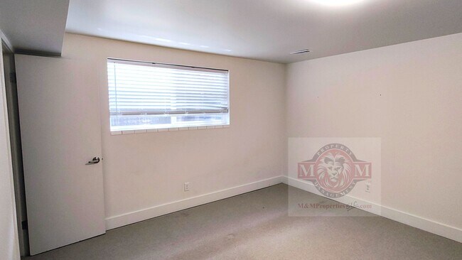 Building Photo - Remodeled 3 Bd 2 Ba Duplex Above Foothill