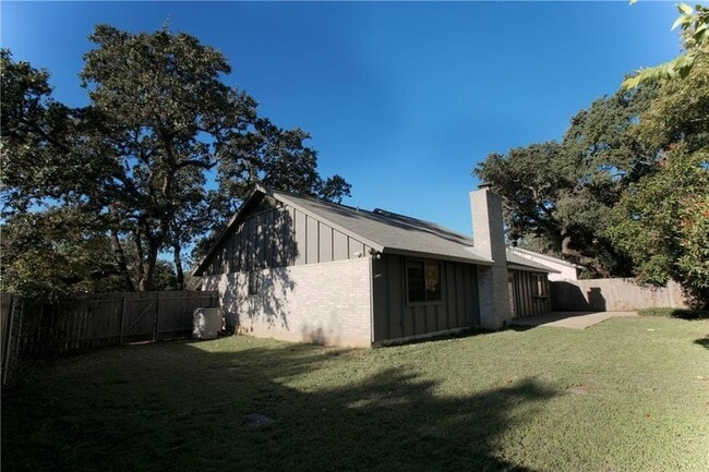 Building Photo - 4700 Running Deer Dr