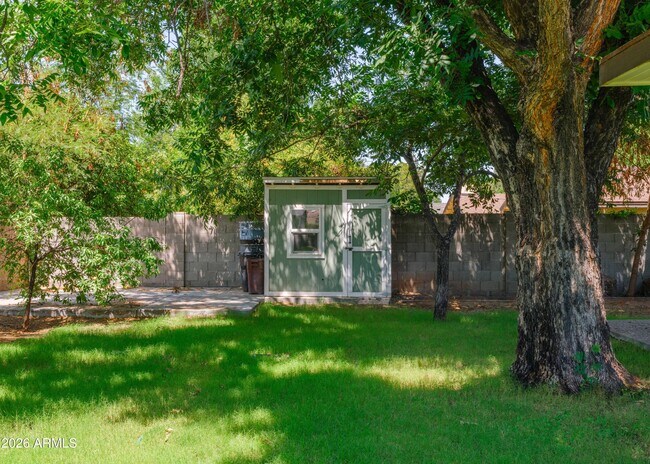 Building Photo - 121 W Orchid Ln