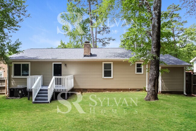 Building Photo - Carve Out a Great Life Here!