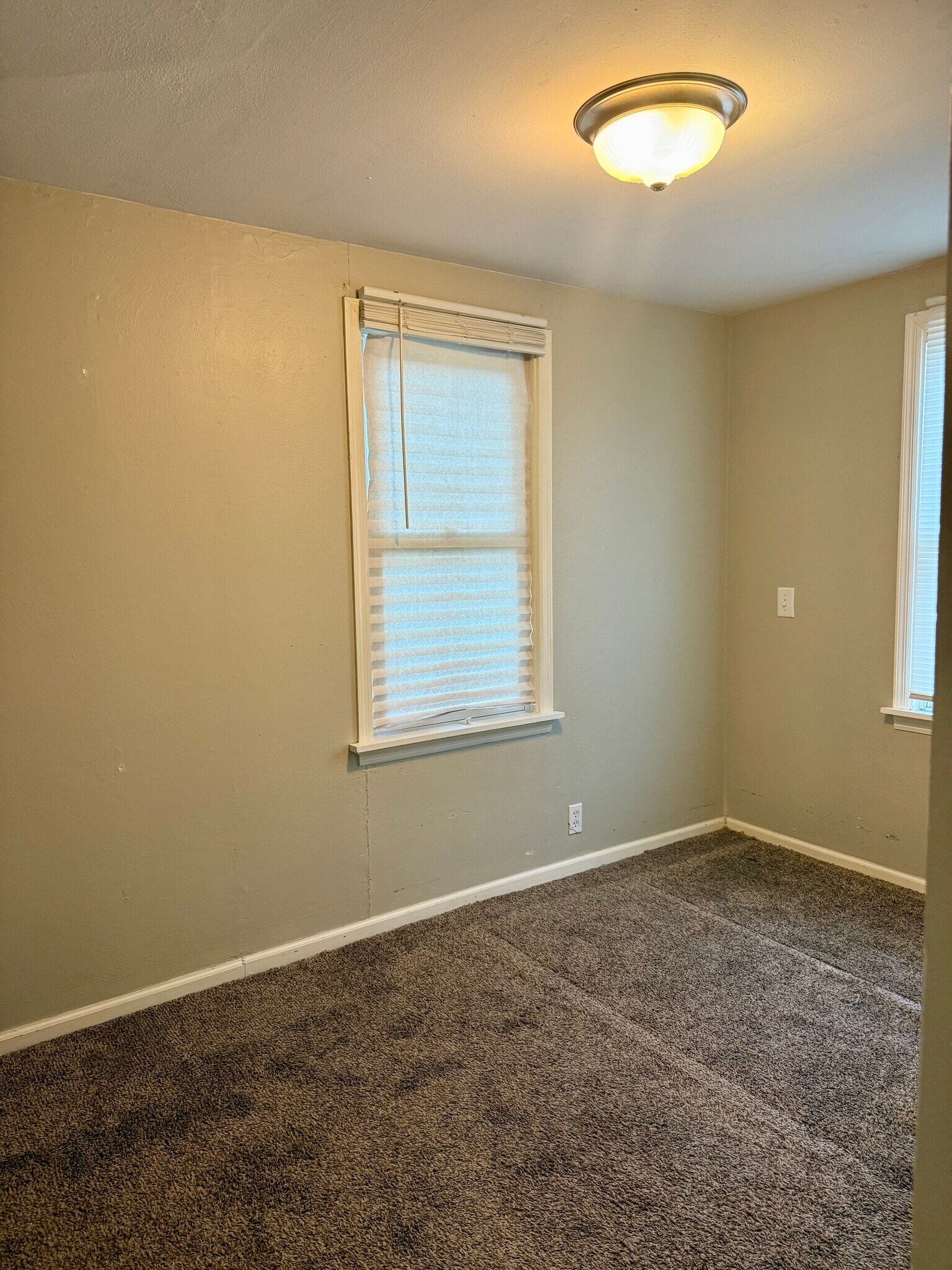 Building Photo - 236 S 78th St