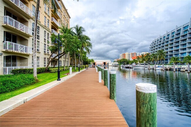 Building Photo - 3001 NE 185th St