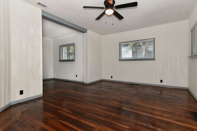 Building Photo - 1507 Bois D'Arc St