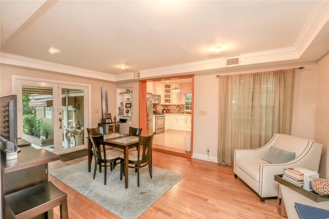 Building Photo - 1700 SW 14th Ave