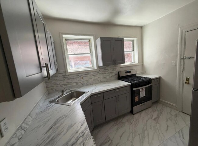 Building Photo - 867 E 231st St