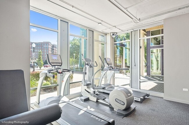 Building Photo - 437 W Division St