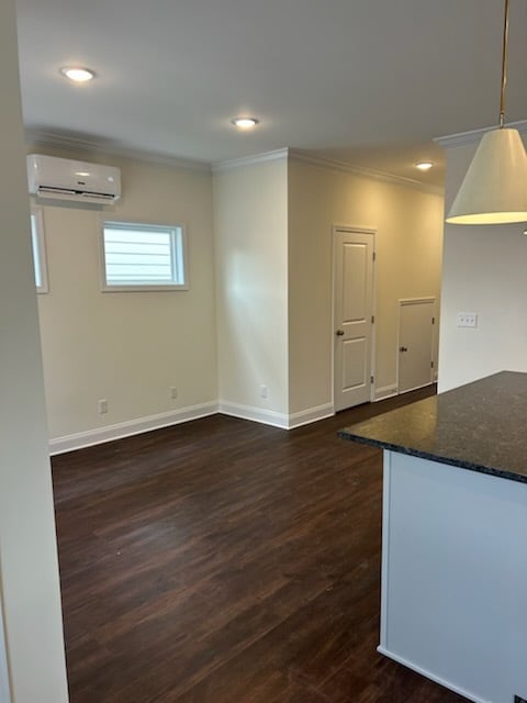 Building Photo - 5546 Stream Ln