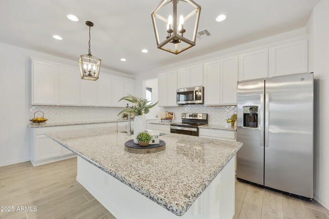 Building Photo - 5854 S Del Rancho