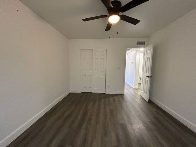 Building Photo - 1254 W Manhatton Dr