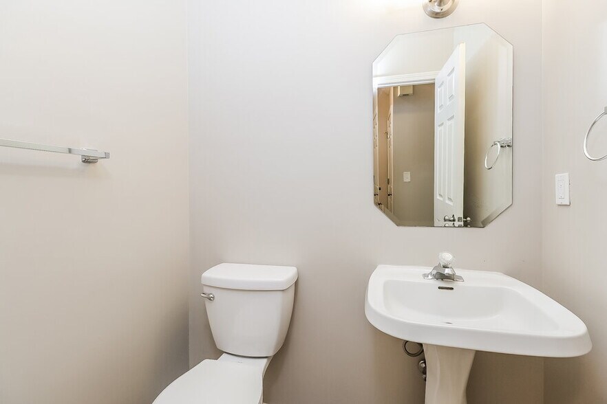 Building Photo - 7405 Chidley Dr