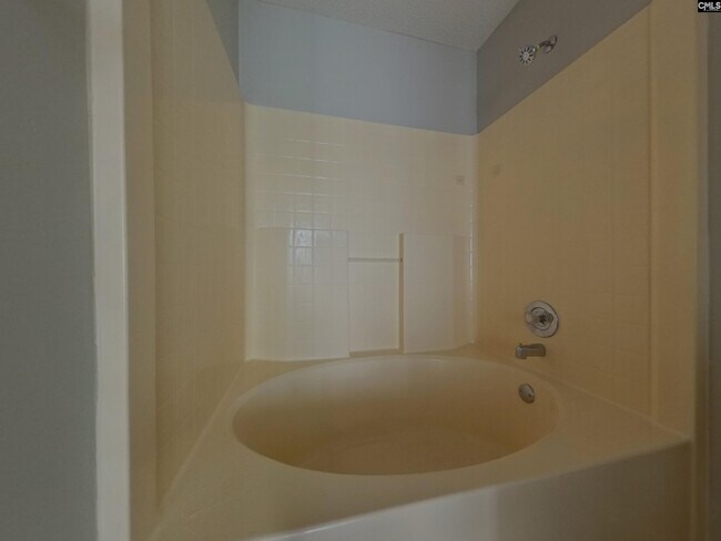 Building Photo - 3 Glen Knoll Ct