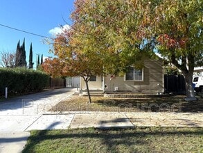 Building Photo - 221 N Lincoln Ave