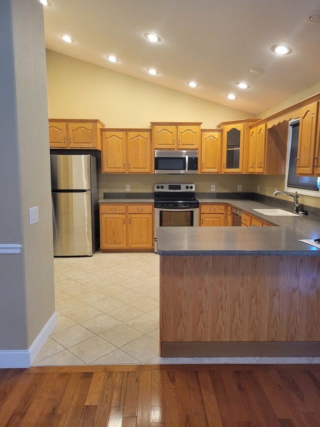 Building Photo - 544 Snead Dr