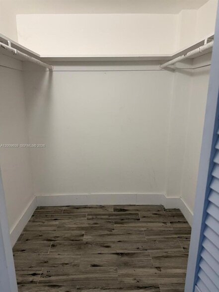 Building Photo - 2851 Leonard Dr