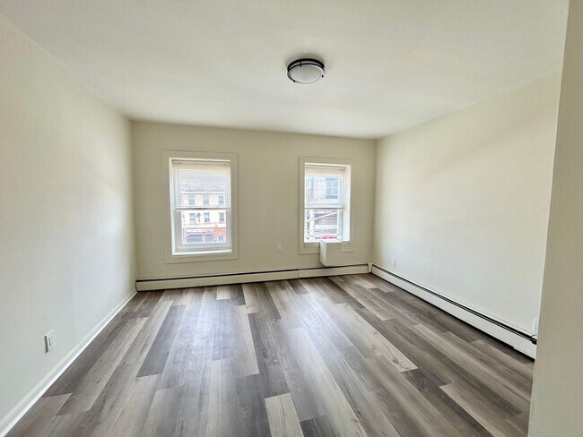 Building Photo - 108 W Girard Ave