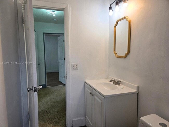 Building Photo - 4101 SW 54th Ct