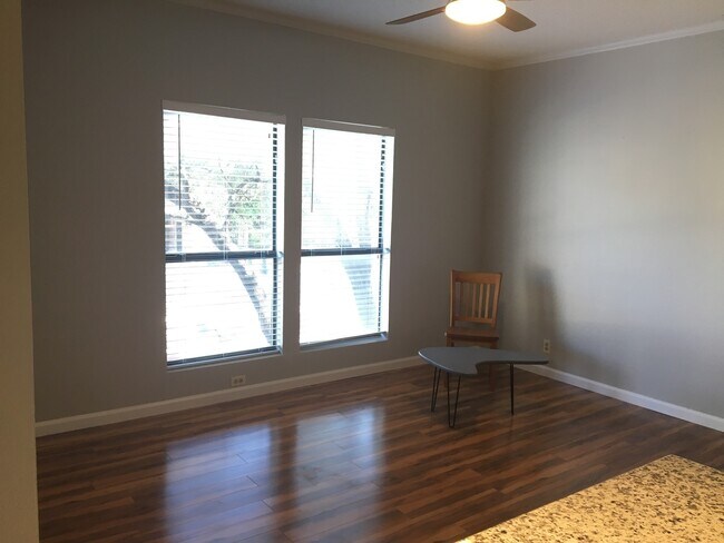 Building Photo - UT PRE LEASE: Updated 2 BR / 2 BA West Cam...