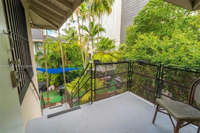 Building Photo - 314 NE 26th Terrace