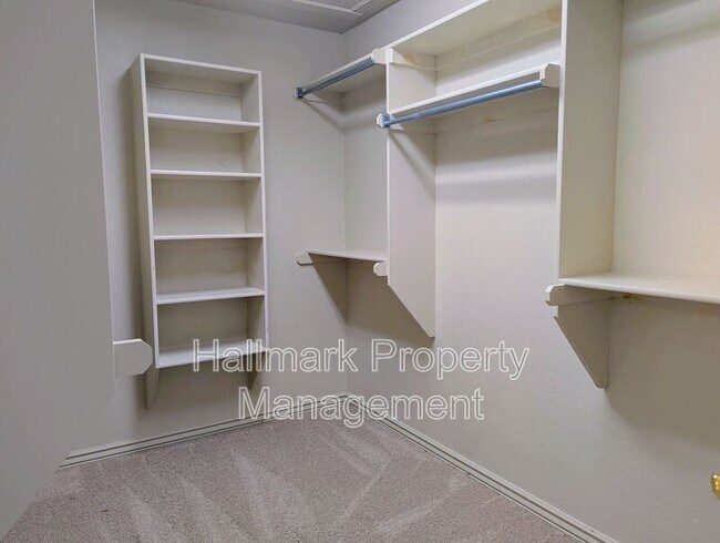 Building Photo - 214 Boulevard Du Lac