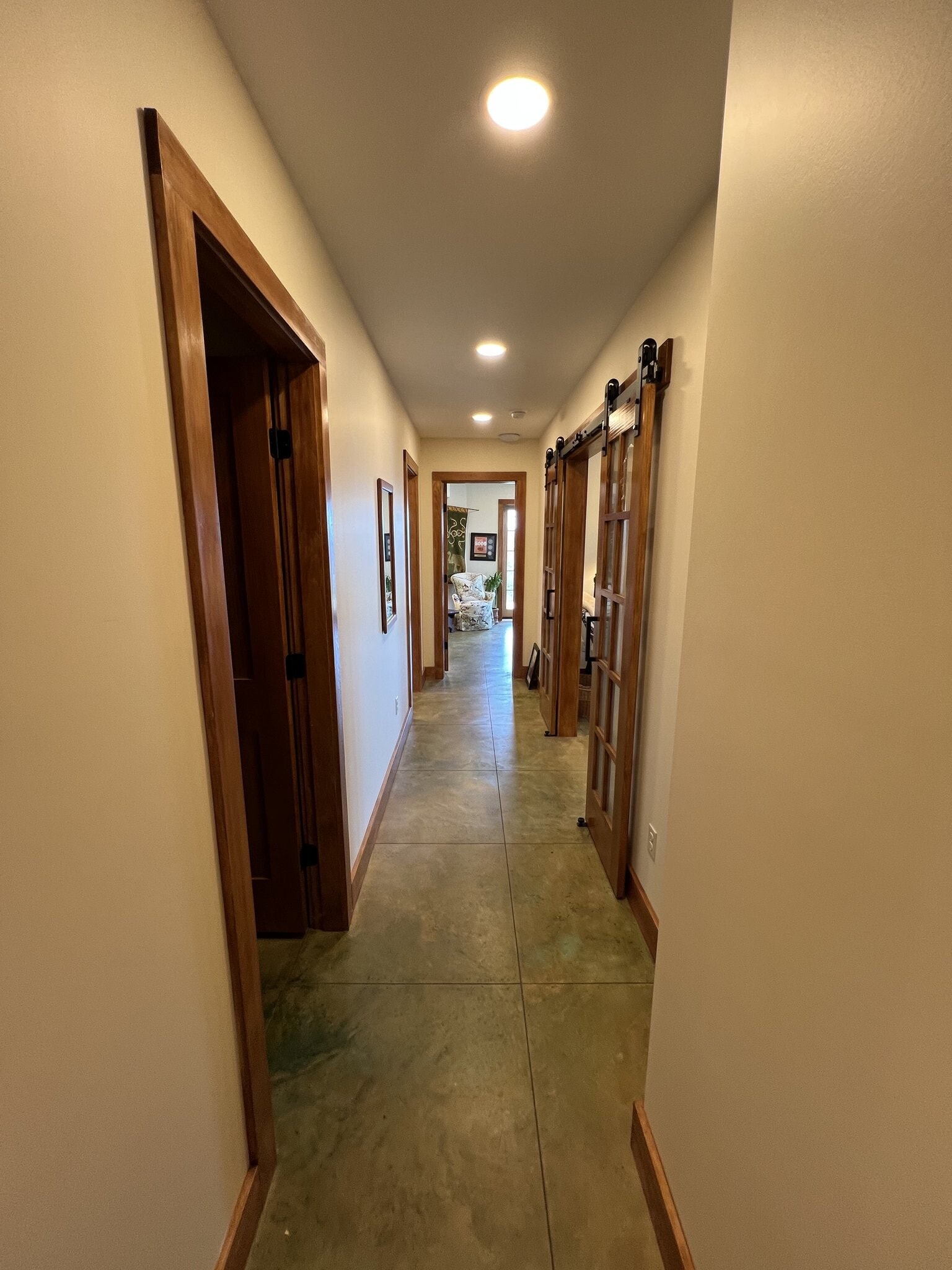 Building Photo - 2226 Lake Shore Rd