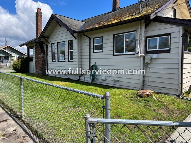 Building Photo - Wonderful corner lot home.