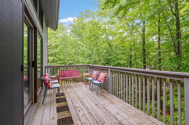 Building Photo - 6 Ridge Rd