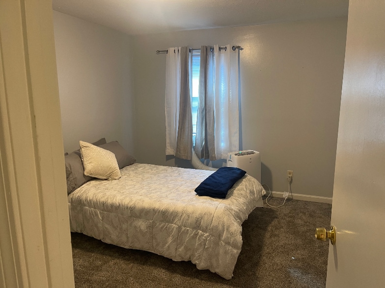 Building Photo - 574A Burncoat St