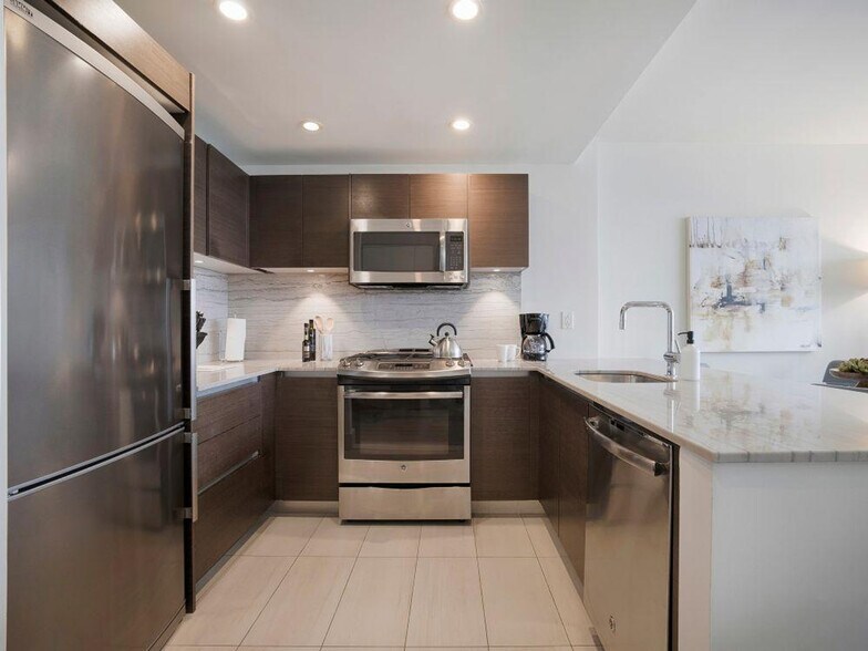 Building Photo - 5 Pennsylvania Plaza