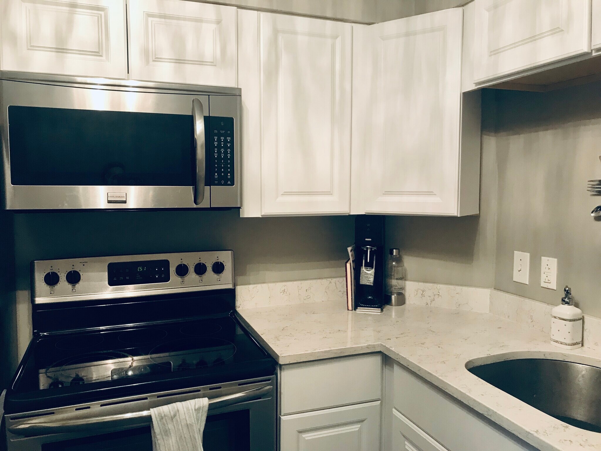 Updated kitchen - 4426 Jarboe St