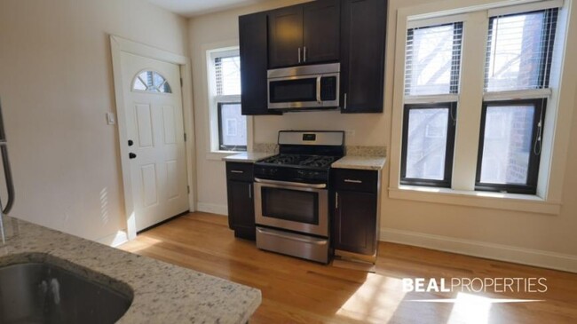 Building Photo - 1 bedroom in CHICAGO IL 60613
