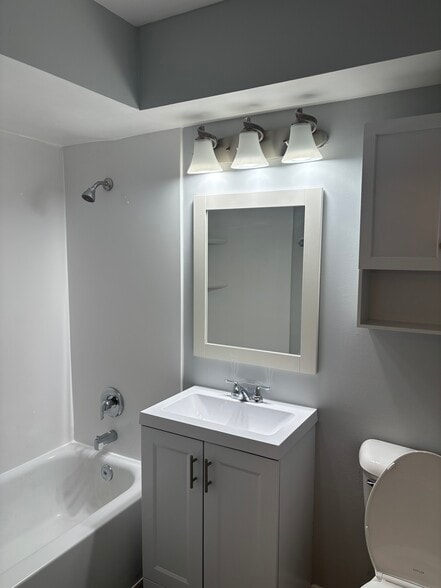 Building Photo - 7232 Randolph St