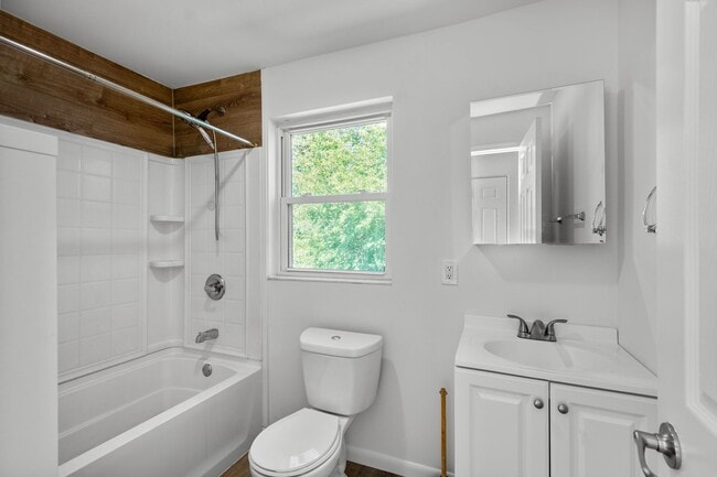 Building Photo - MOVE IN TODAY TO THIS UPDATED 3 BEDROOM HOUSE IN MOON TOWNSHIP! Move-in gift available, a brand-n...