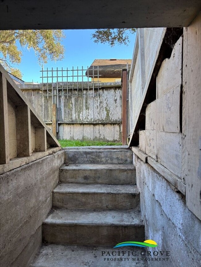 Building Photo - Delightful 3-Bedroom, 2 bath home in Pacific Grove