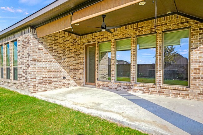 Building Photo - Beautiful 4 bed 3 bath Single Story Home i...