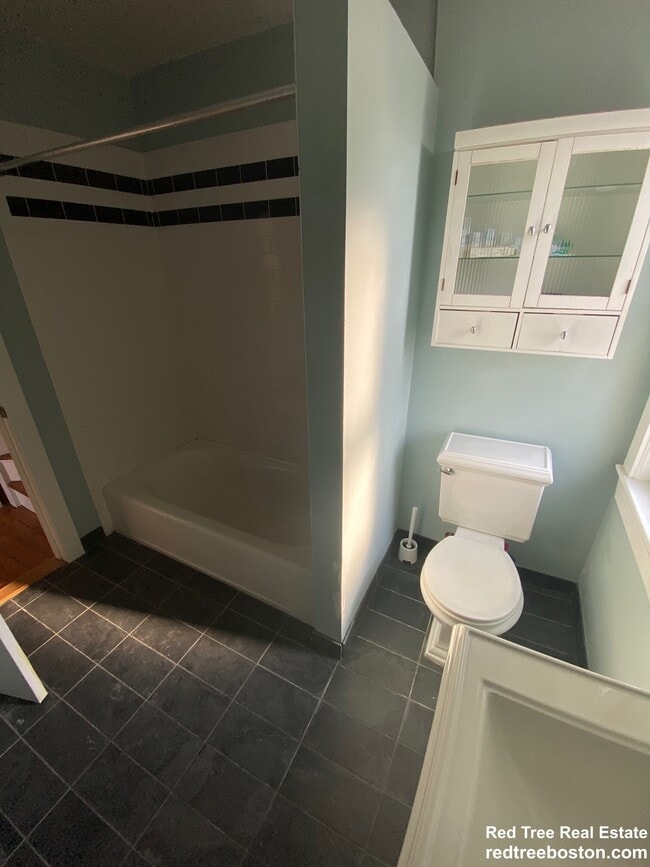 Primary Photo - 22 Eastburn St