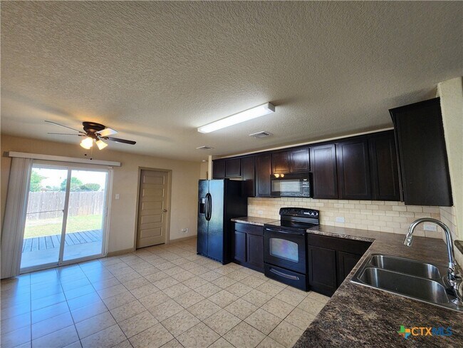 Building Photo - 789 Great Oaks Dr