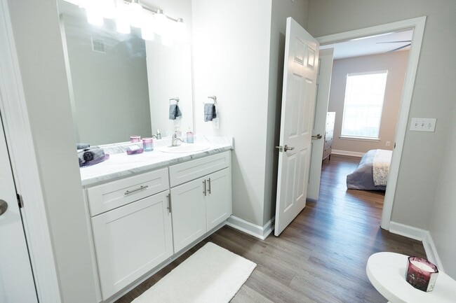 Building Photo - Reserve at Creekside