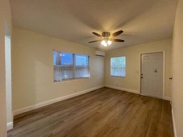 Building Photo - 304 N Tamarind Ave