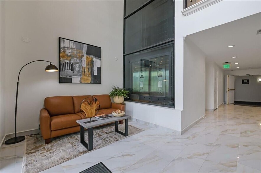 Building Photo - 1104 Pine Heights Dr NE